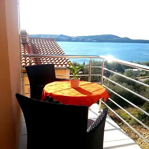https://apartment-jurcevic.hotels-in-trogir.com