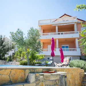 apartmani-cubela.hotels-in-trogir.com/