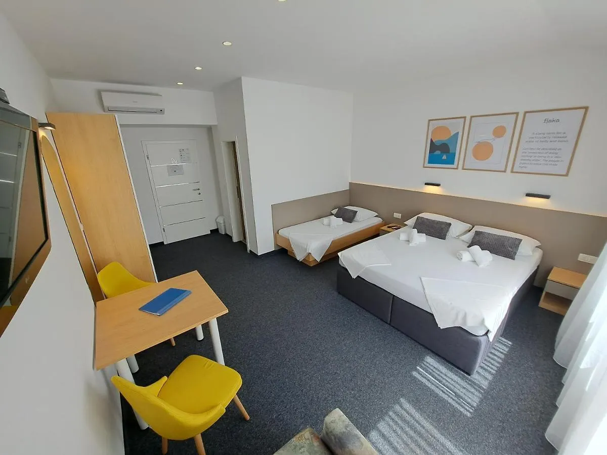 Rooms Zvonimir Stobreč 3*,