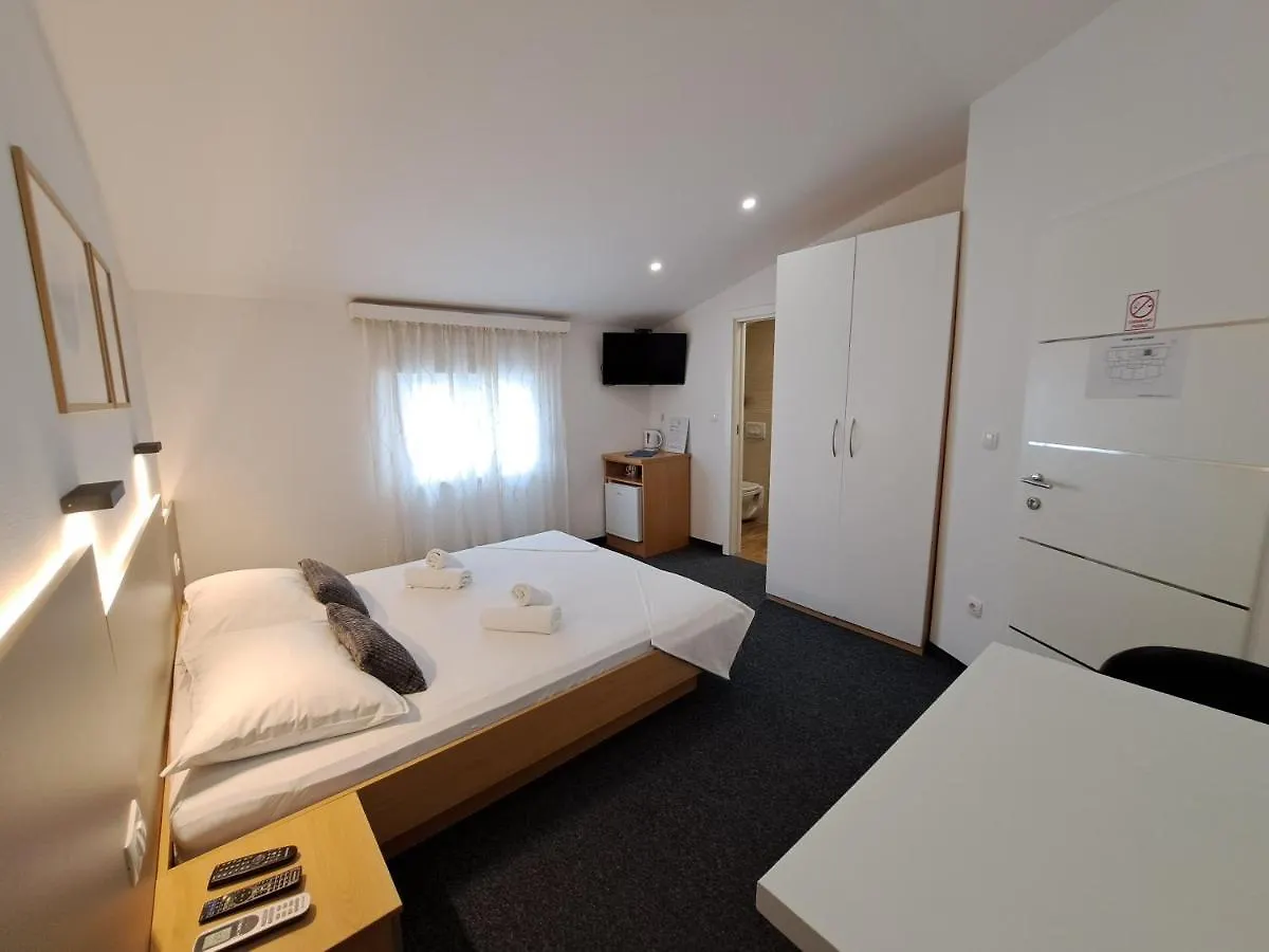 Rooms Zvonimir Stobreč